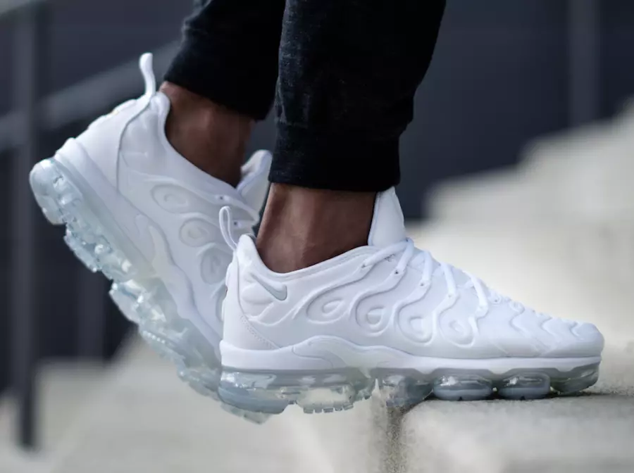 Nike VaporMax Plus Triple White ဖြန့်ချိသည့်ရက်စွဲ