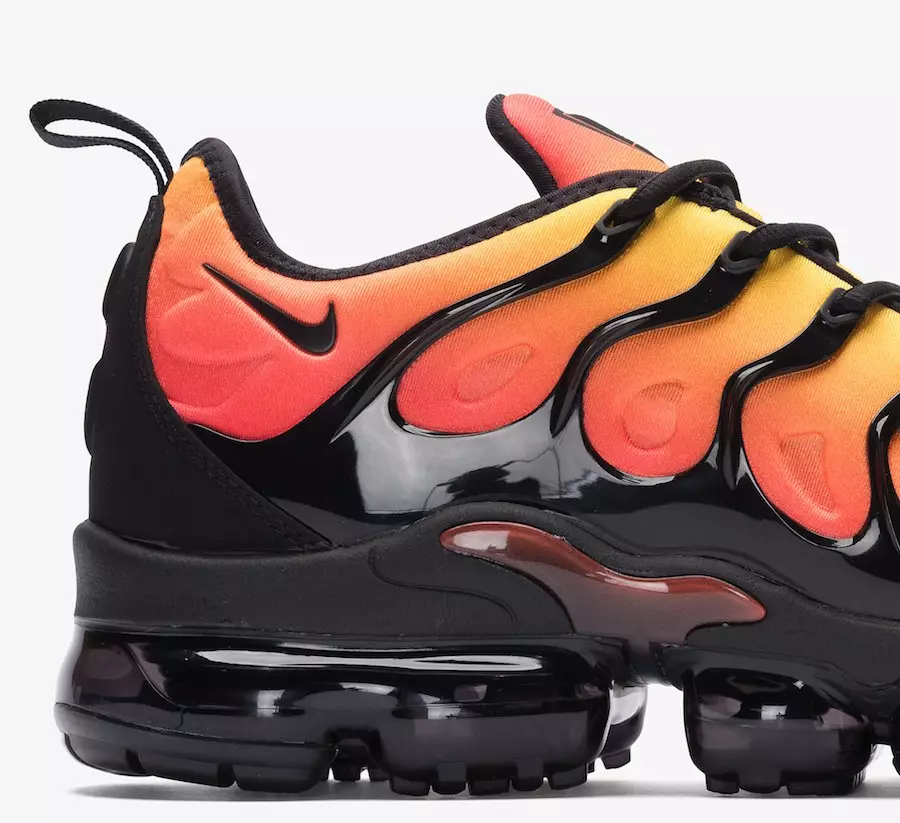 Nike VaporMax Plus Sunset Black Total Orange Megjelenési dátum