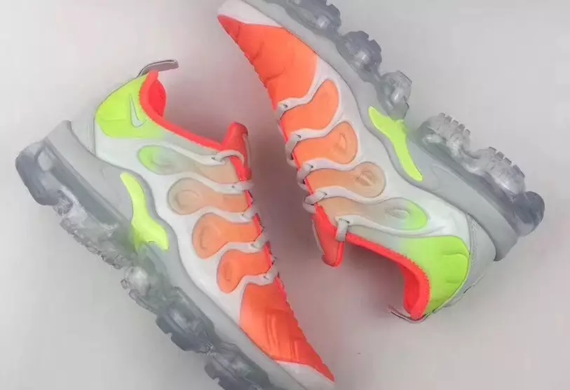 Nike Air VaporMax Plus katika Rangi za Neon Mkali 37396_1