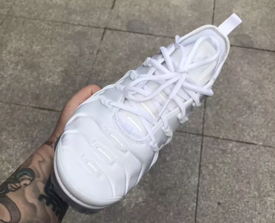 Nike VaporMax Plus triple blanco