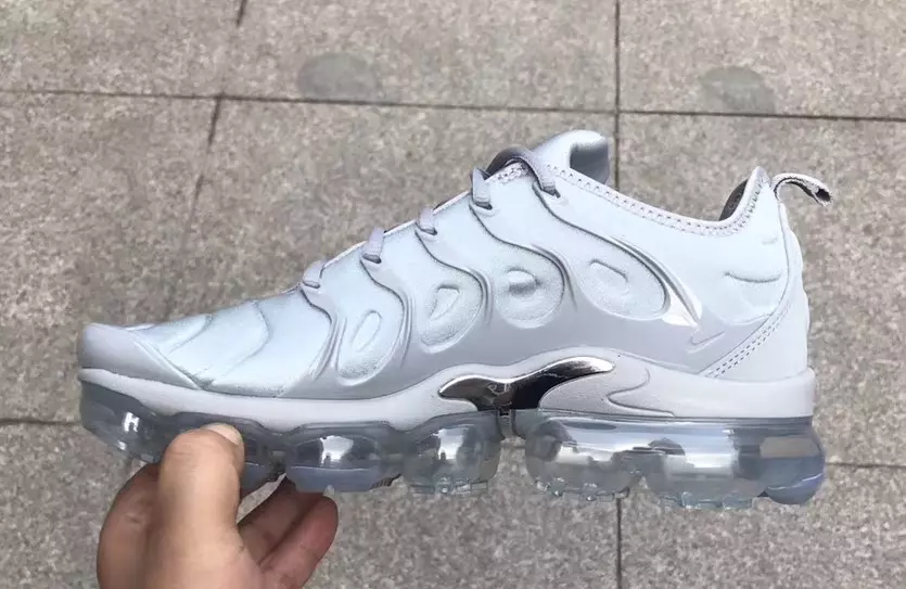 Nike VaporMax Plus Triple Grau Chrom