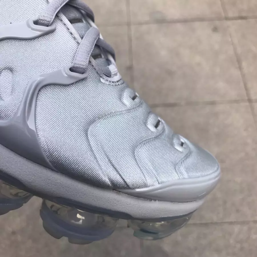 Nike VaporMax Plus тройной серый хром