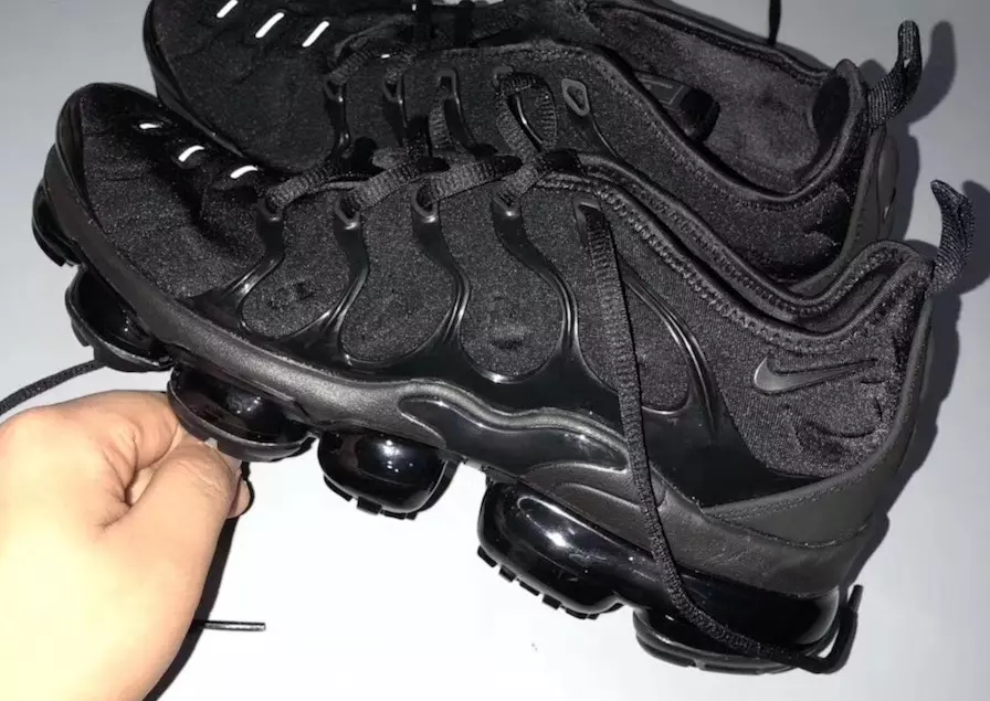 Nike VaporMax Plus သည် 2018 ခုနှစ်တွင် ပွဲဦးထွက်ခဲ့သည်။