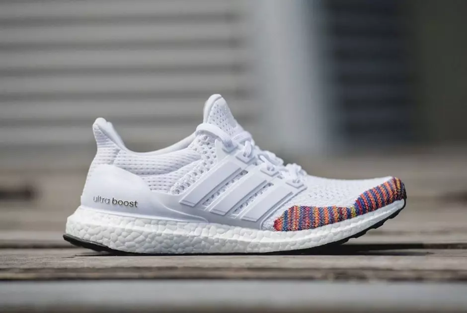 adidas Boost көп түсті пакеті