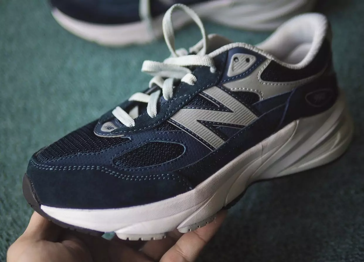 New Balance 990v6 Navy izlaišanas datums