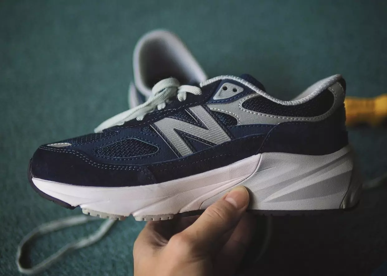 New Balance 990v6 Navy izlaišanas datums