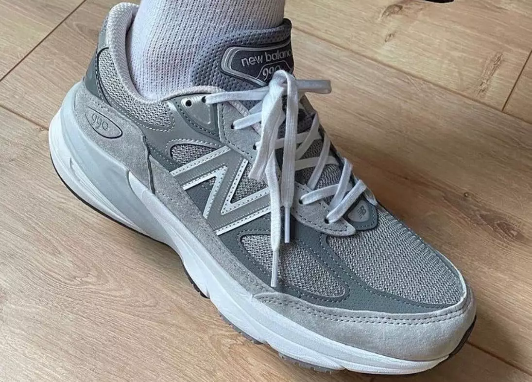 E Bléck méi no op den New Balance 990v6