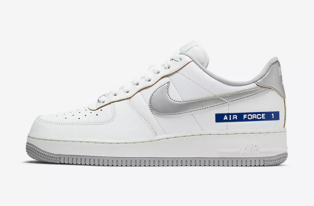 Nike Air Force 1 Bir Etiketleme Makinesinden Yapılan Arka Markalamalı