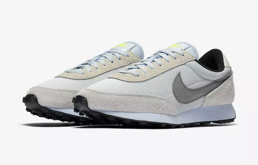 Поверхні Nike Daybreak кольору Platinum і Hydrogen Blue