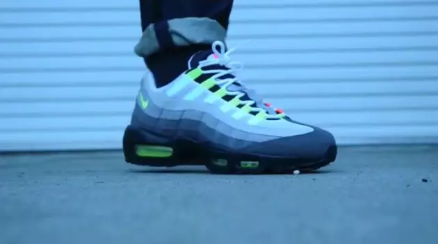 Nike Air Max What The Air Max 95 ոտքերի վրա