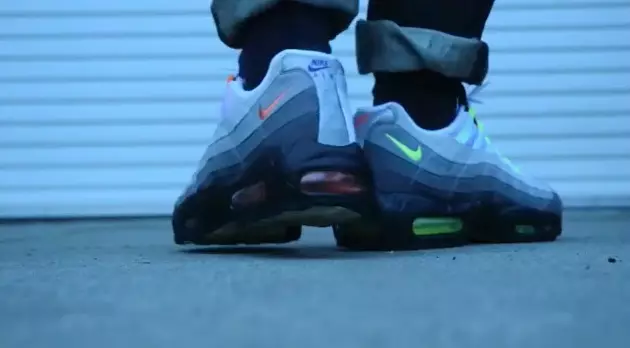 Nike Air Max What The Air Max 95 ոտքերի վրա