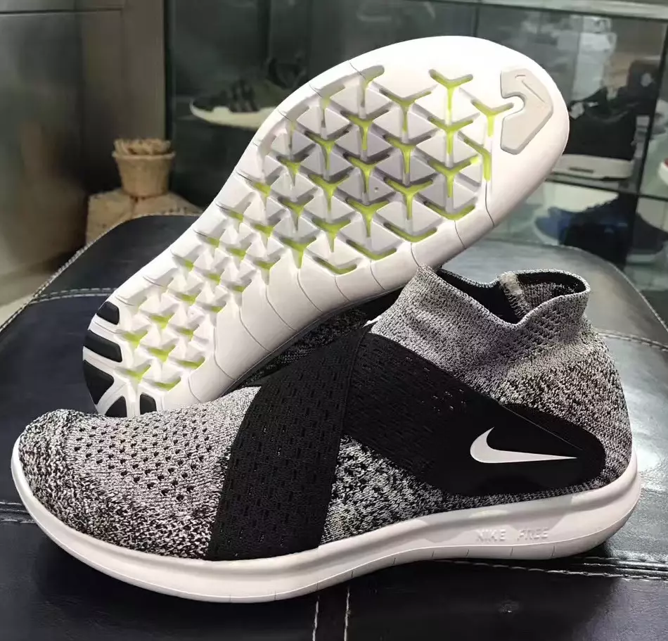 Nike Free RN Motion Flyknit 2 Oreo