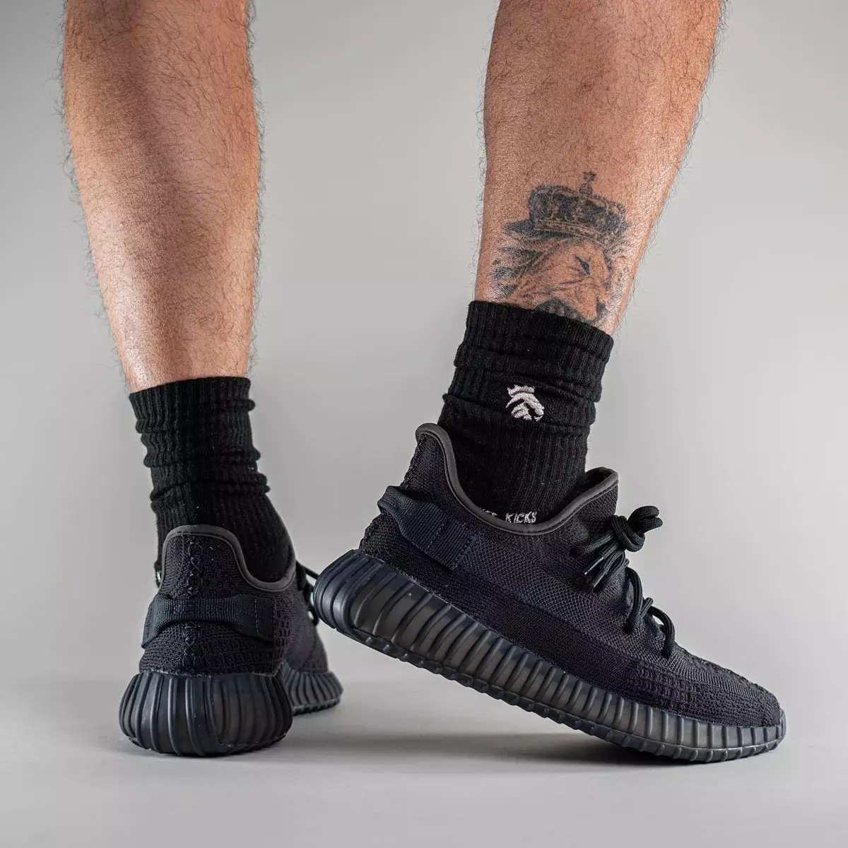 Adidas Yeezy Boost 350 V2 Onyx HQ4540 Дата выпуску на нагах