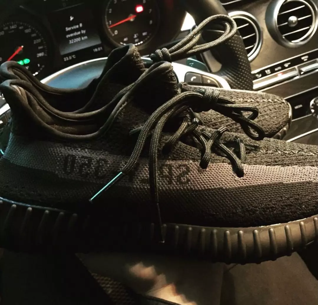 אַדידאַס Yeezy Boost 350 V2 Onyx HQ4540 מעלדונג טאָג