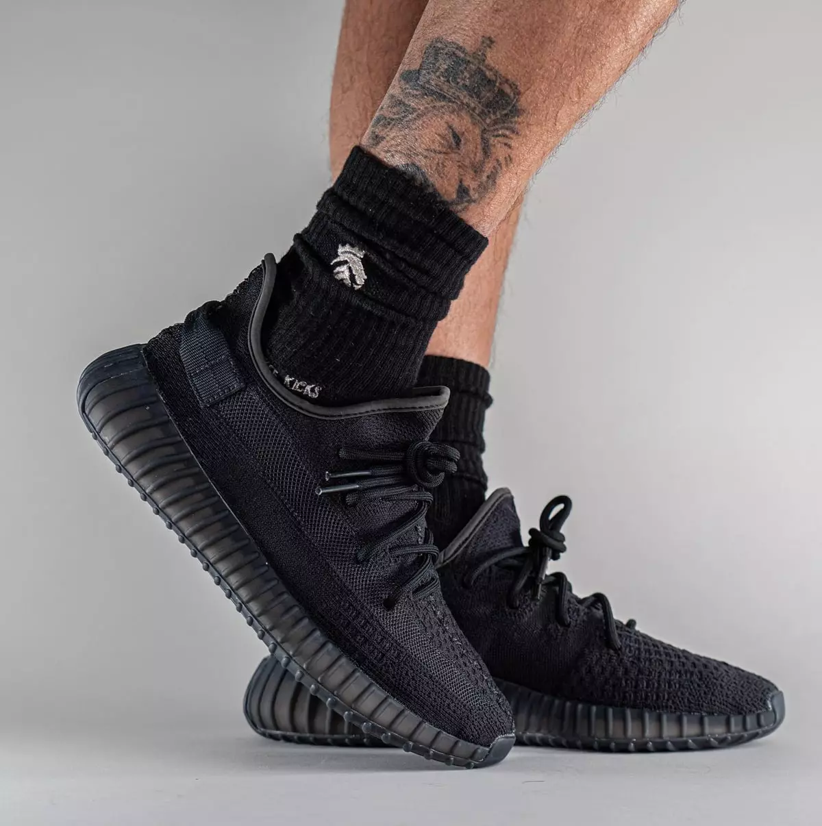 adidas Yeezy Boost 350 V2 Onyx HQ4540 Թողարկման ամսաթիվ On-Feet