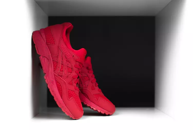 ASICS Gel Lyte III және Gel Lyte V қара қызыл