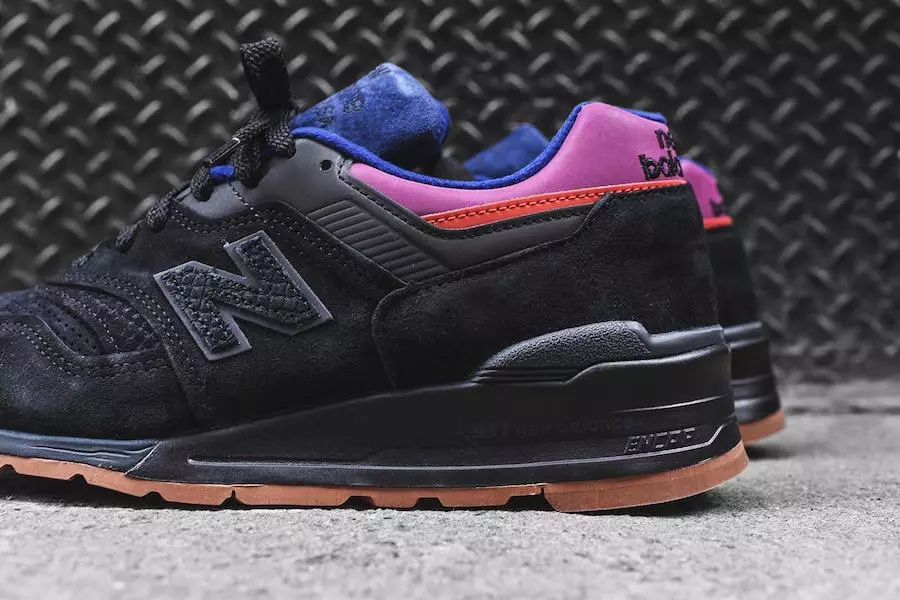 Magnet negru New Balance 997