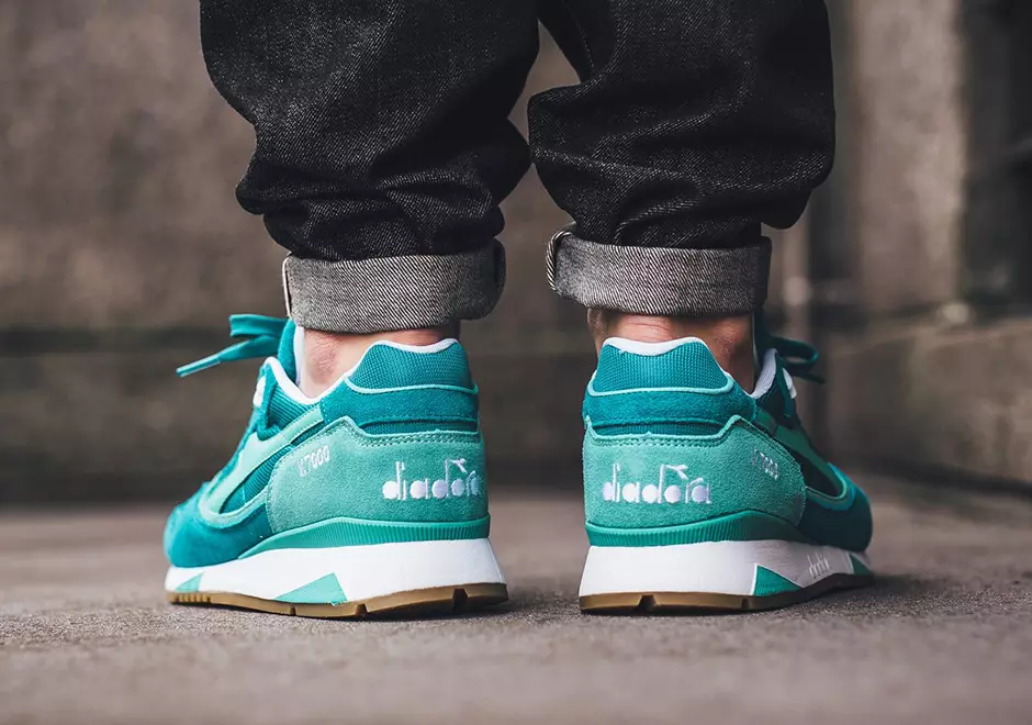 Pek Aqua Diadora V7000