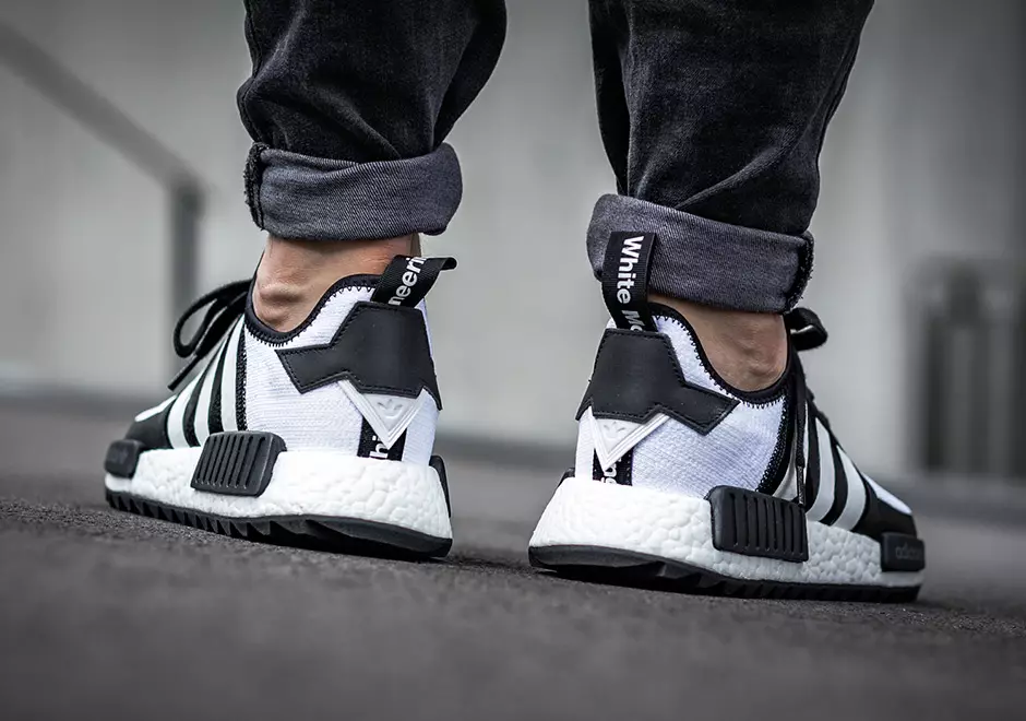 Коллекция White Mountaineering x adidas NMD, которая включает в себя adidas NMD Trail и adidas NMD R2, выпущенные 15 июля, и вот образ для ходьбы.