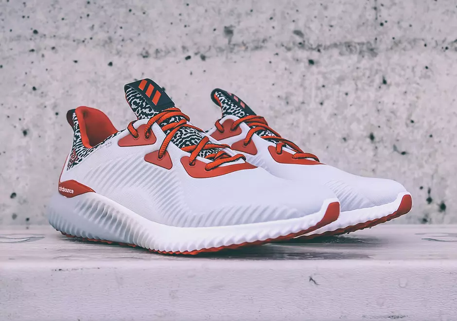 حزمة وعاء AlphaBounce NCAA من adidas