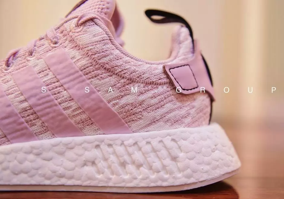 adidas NMD R2 Pink White Data de llançament