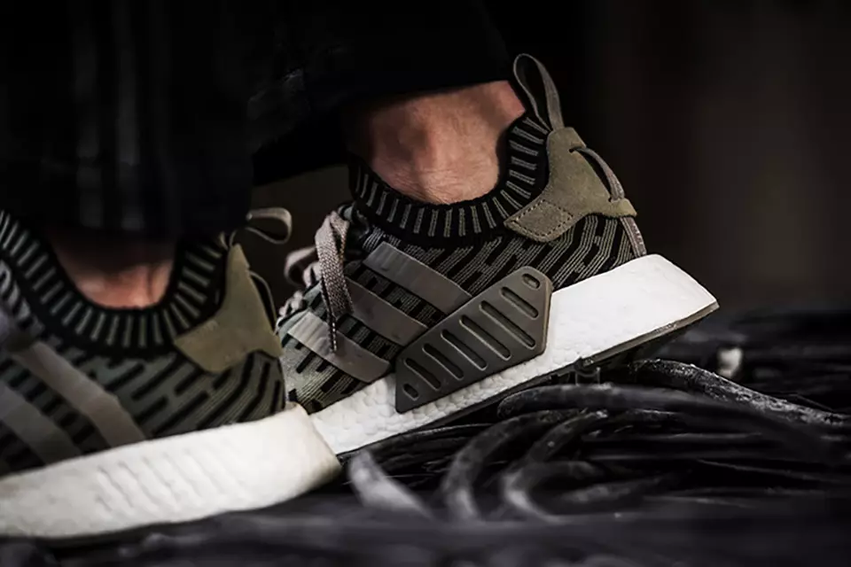 Fotos d'adidas NMD R2 On-Feet