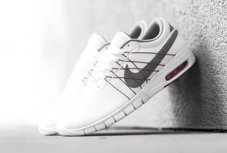 Nike SB Koston Max i Summit White och University Red