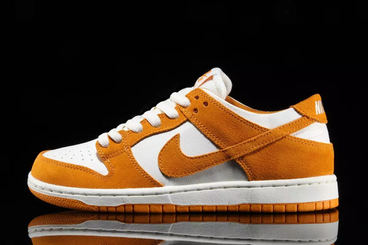 نايك SB Dunk Low Circuit باللون البرتقالي