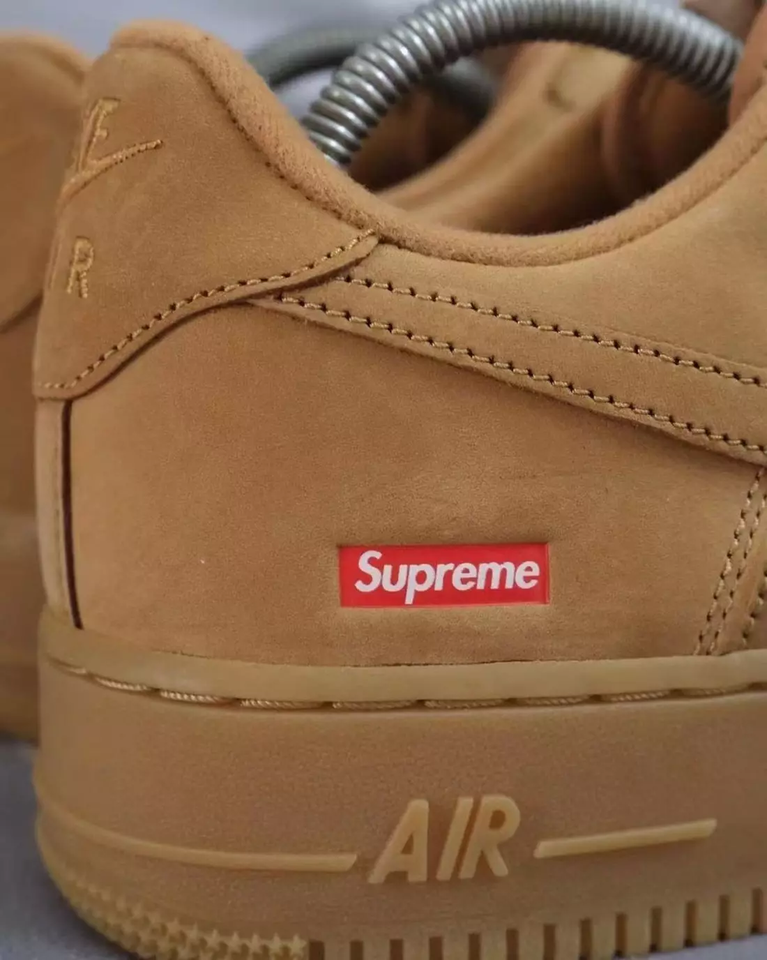 Tarehe ya Kutolewa kwa Supreme Nike Air Force 1