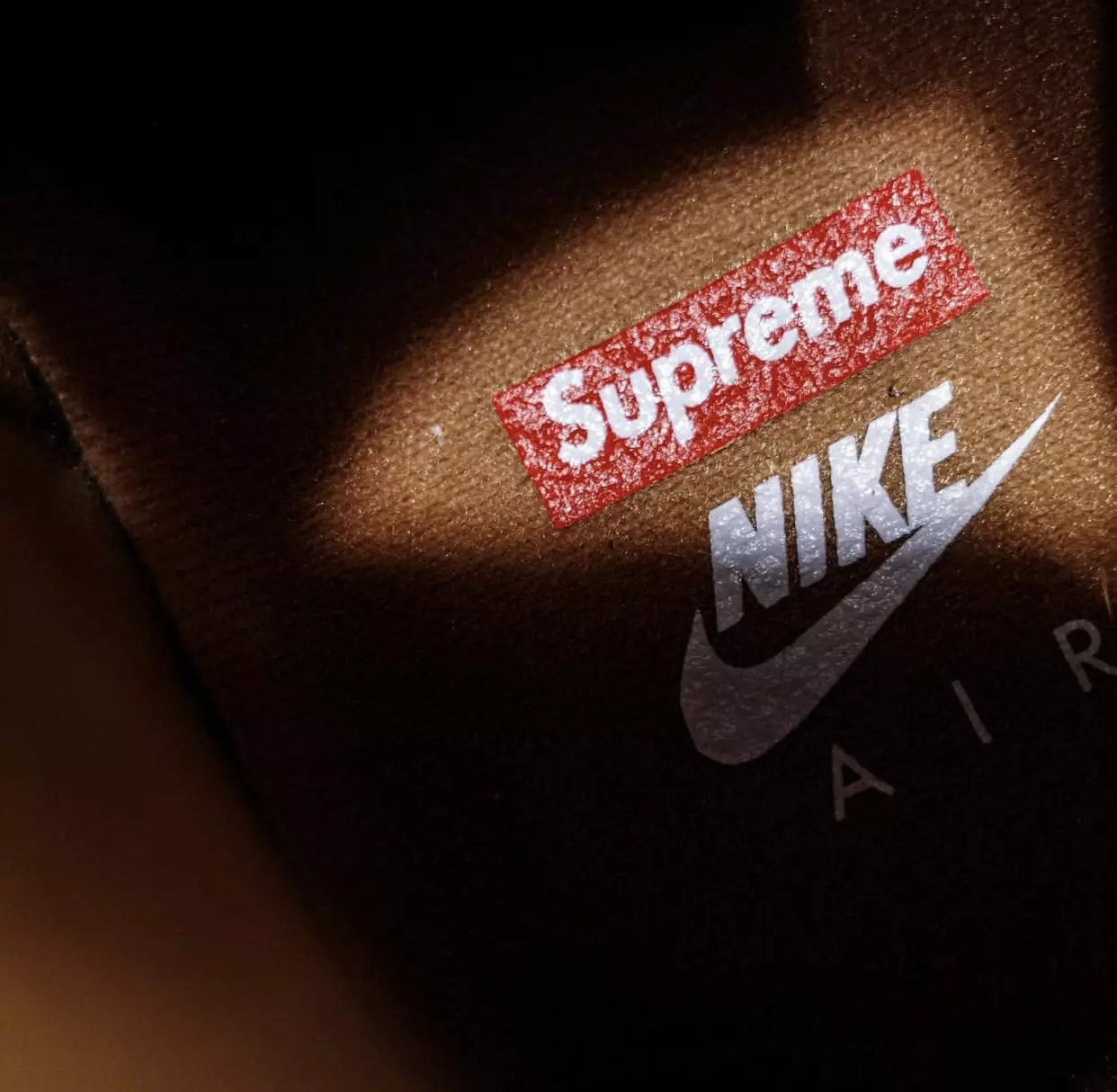 Supreme Nike Air Force 1 nisulina väljalaskekuupäev