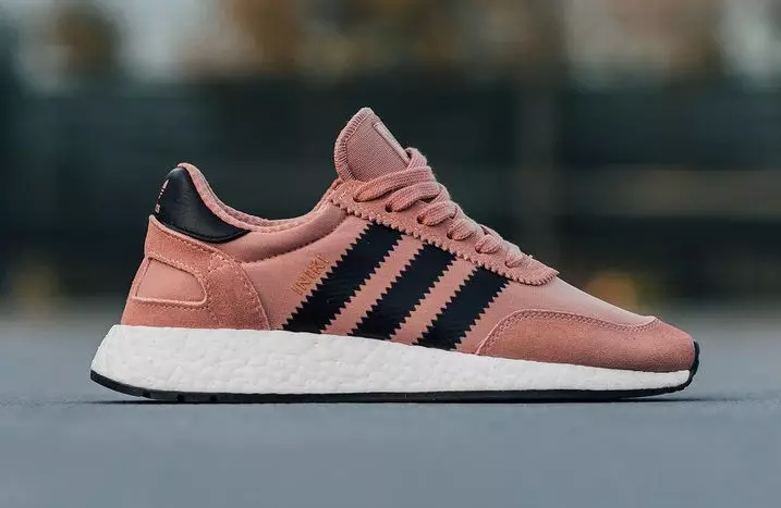 adidas ayollar Iniki Runner Boost