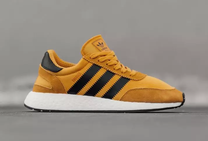 Mkimbiaji wa adidas Iniki Novemba 2017