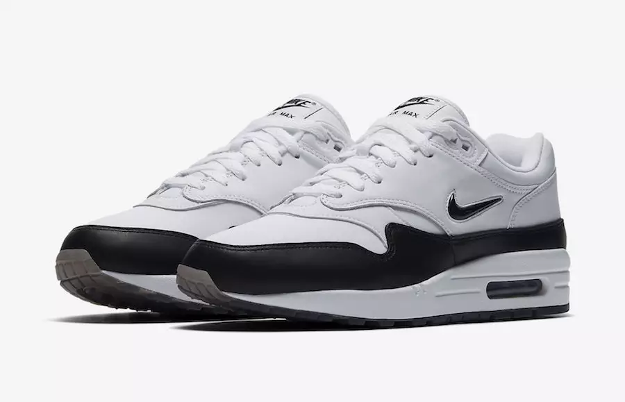 Қара және ақ түсте шығарылатын Nike Air Max 1 зергерлік бұйымдары