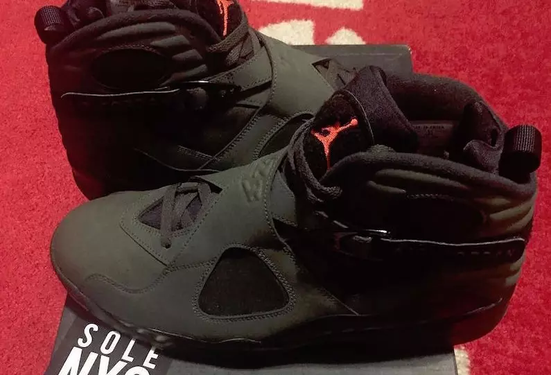 Niepokonany Air Jordan 8 Sequoia Olive Max Pomarańczowy