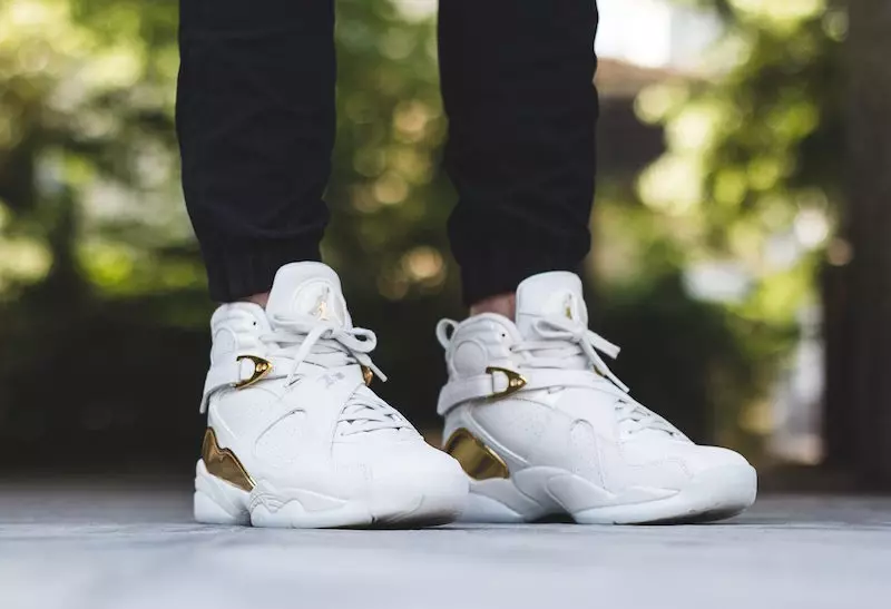 Air Jordan 8 Championship Trophy Championship Pack на ногах