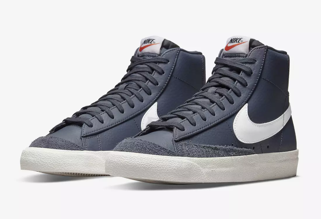 Nike Blazer Mid 77 ခေတ်ဟောင်းကို Navy Leather ဖြင့် ကမ်းလှမ်းထားသည်။