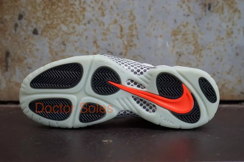 ריין פּלאַטינום Nike Foamposite Pro מעלדונג טאָג