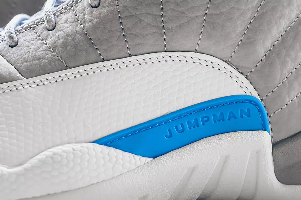 Air Jordan 12 Retro UNC Serigala Abu-abu Universitas Biru