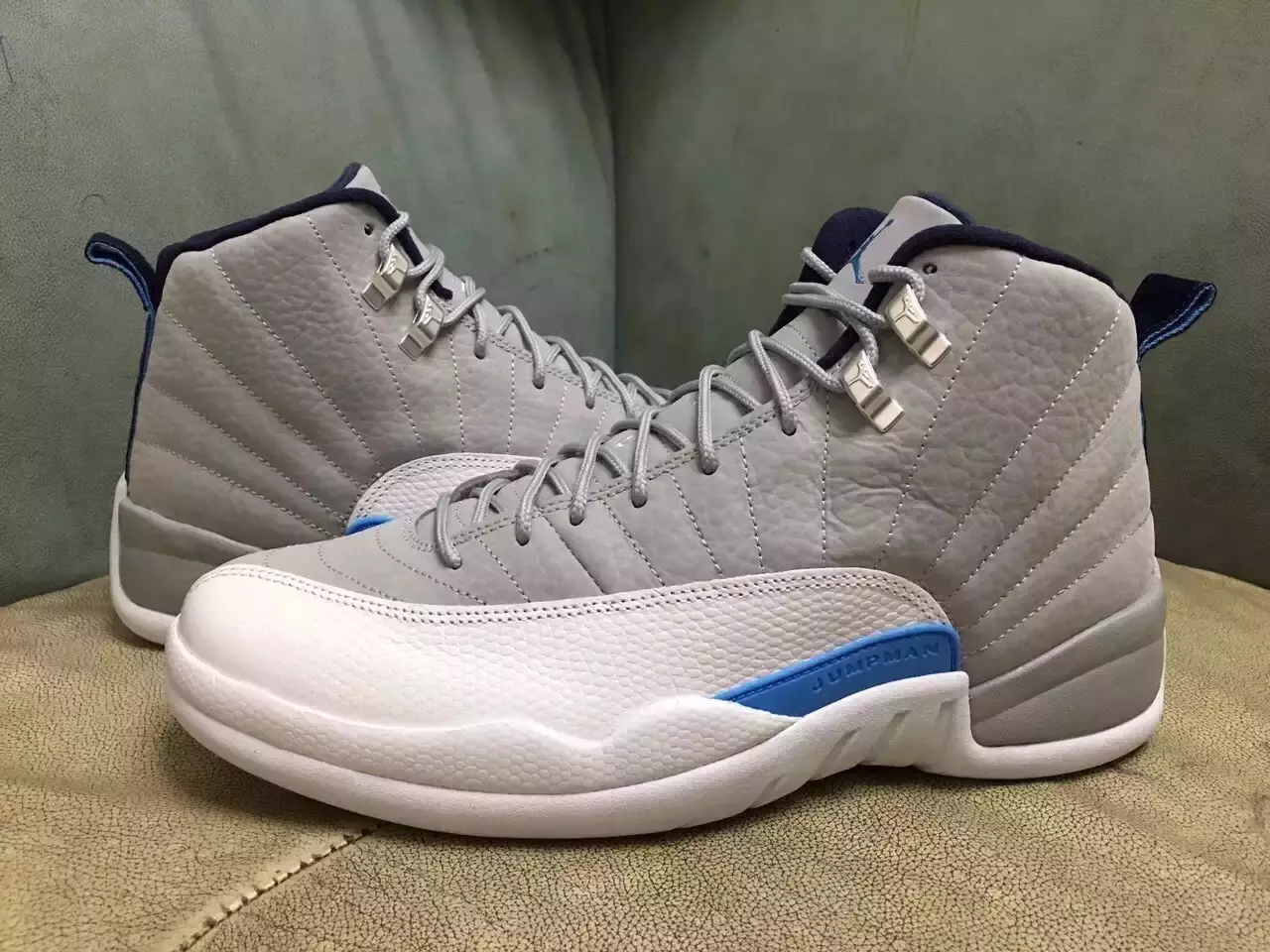 Air Jordan 12 Wolf Grey University Blau