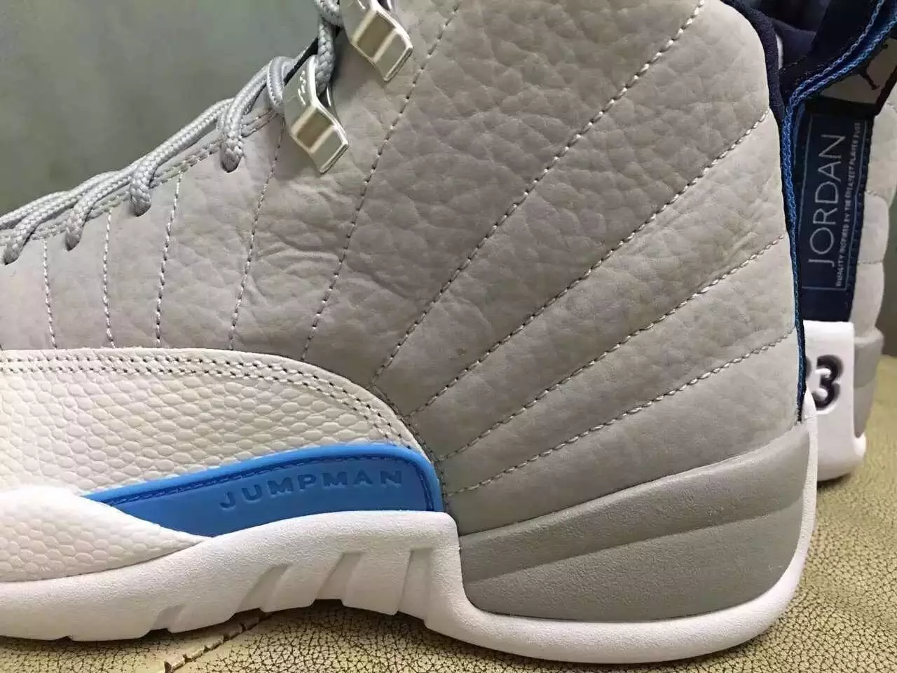 Air Jordan 12 Wolf Gray университеті көк