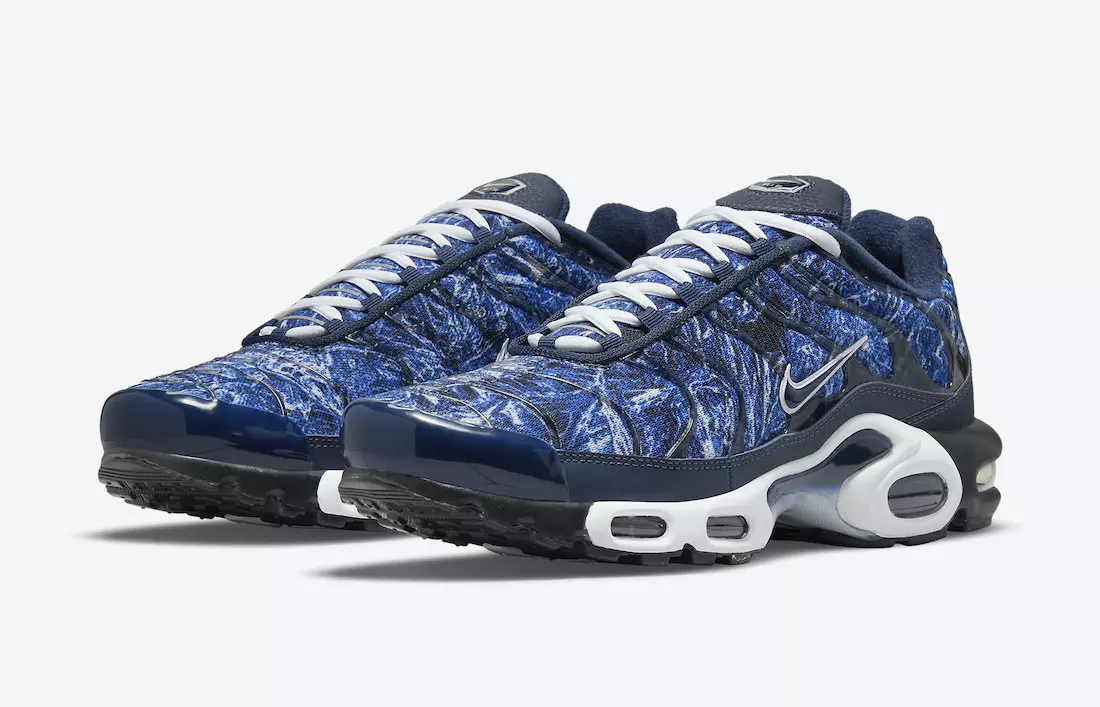 Nike Air Max Plus padengtas mėlynais grafiniais spaudiniais