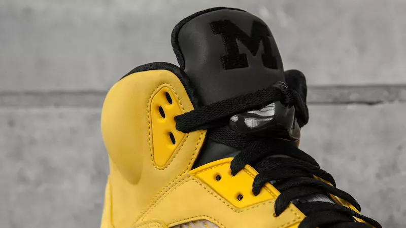 Air Jordan 5 Fab 5 Michigan PE jazyk