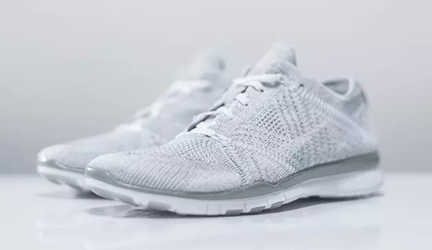 Nike Free TR Flyknit MTLC Puur platina