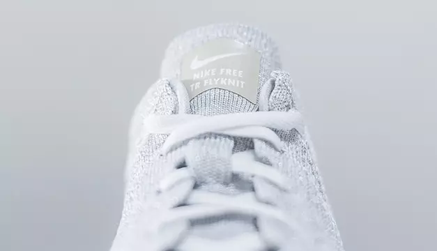 Nike အခမဲ့ TR Flyknit MTLC Pure Platinum