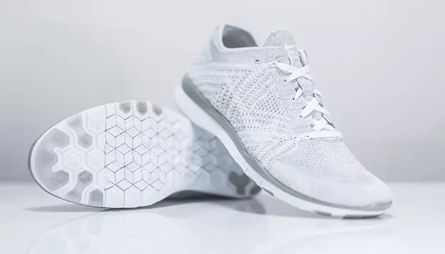 Nike Free TR Flyknit MTLC Puur platina