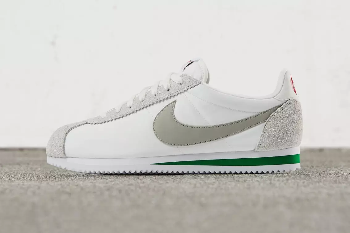 Nike Classic Cortez նեյլոնե պրեմիում թողարկում Փղոսկրի և Pine Green-ով