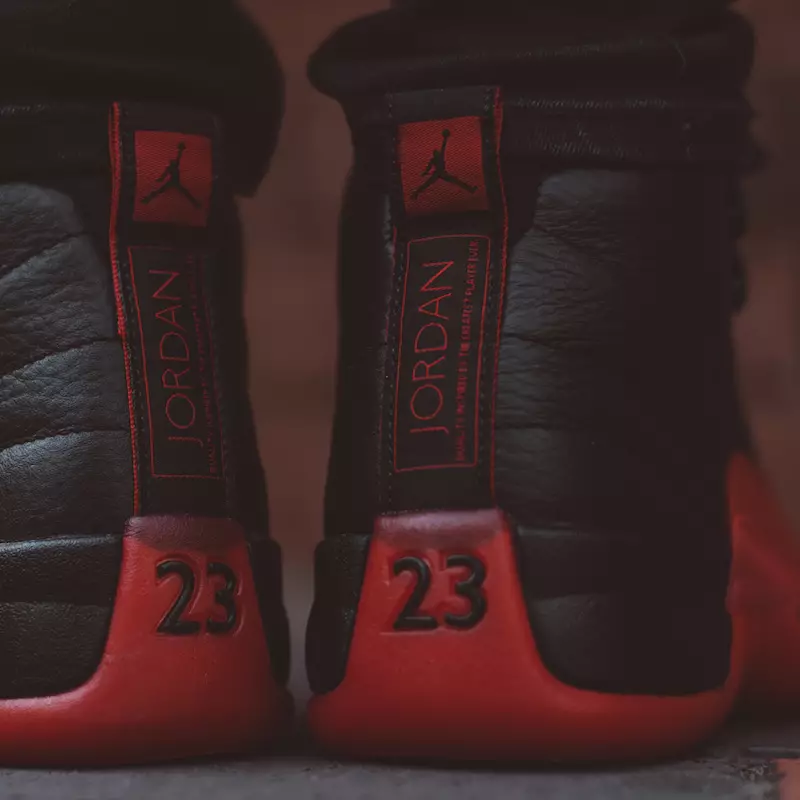 Гульня супраць грыпу Air Jordan 12 2016 на нагах