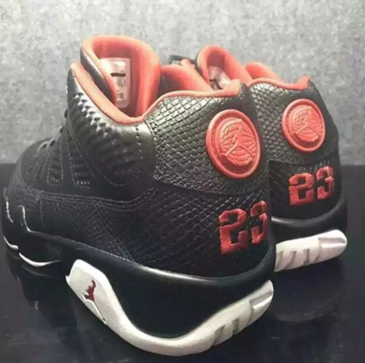 Air Jordan 9 Retro Faible Noir Blanc Rouge