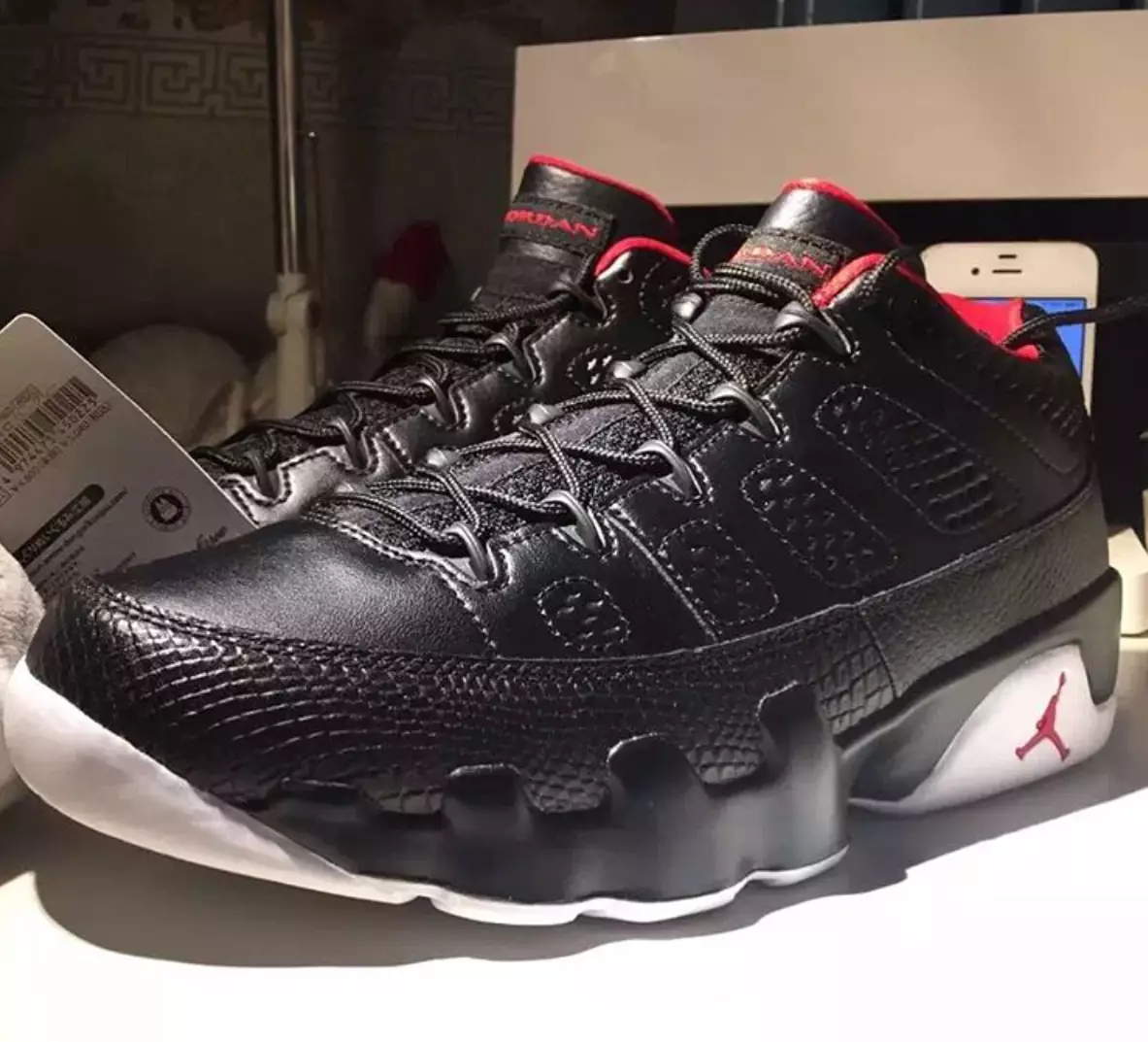 Air Jordan 9 Retro Ցածր Սև Սպիտակ Կարմիր