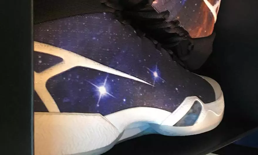 „Air Jordan 30 XXX Cosmos Galaxy“.